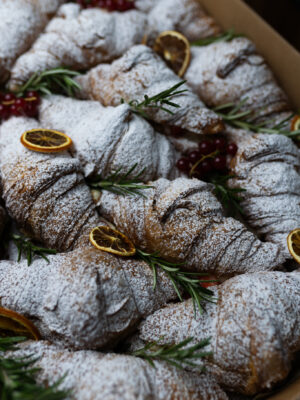 Waniliowy Croissant Show BOX